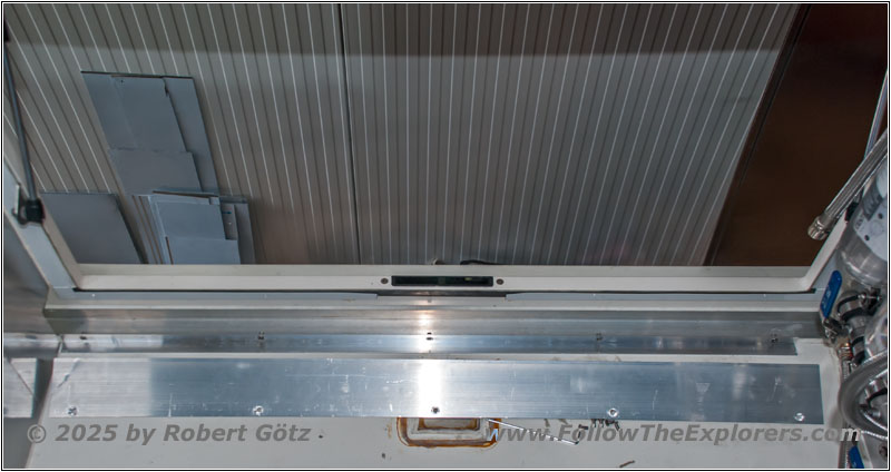 Shelter rear storage separation cable conduit passenger side Shelter rear storage separation cable conduit passenger side