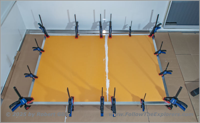 Shelter pedestal floor seating Shelter pedestal floor seating