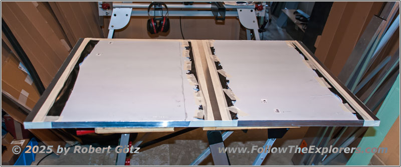 Shelter pedestal floor seating