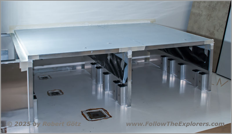 Shelter pedestal floor seating