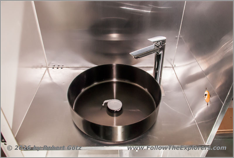 Koffer Bad Waschbecken und Wasserhahn Koffer Bad Waschbecken und Wasserhahn