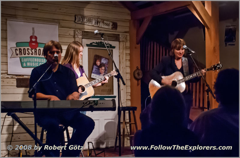 Chris, Kate, Christine, Crossroads Coffeehouse, Winnsboro, TX Chris, Kate, Christine, Crossroads Coffeehouse, Winnsboro, TX